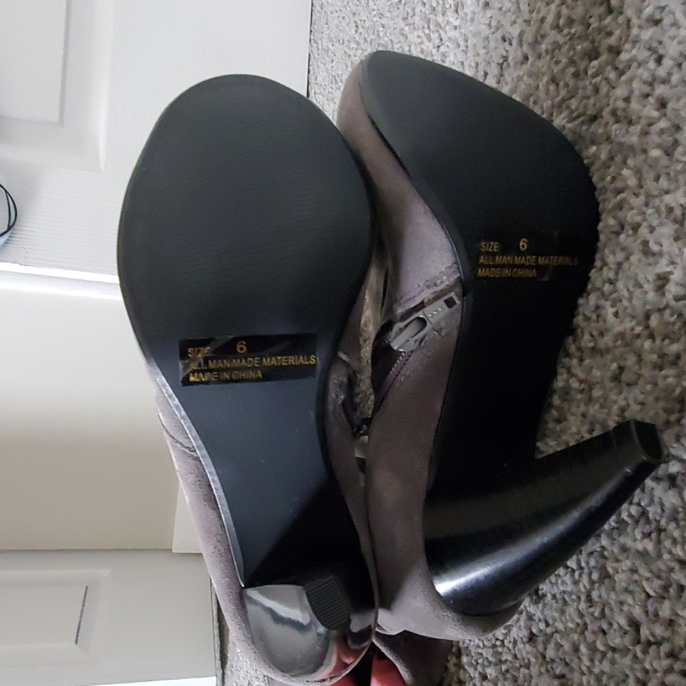 Shoes - Picture 3 of 4